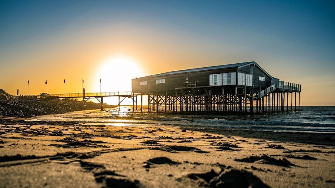 Strandclub op Brouwersdam met nieuwe fundering