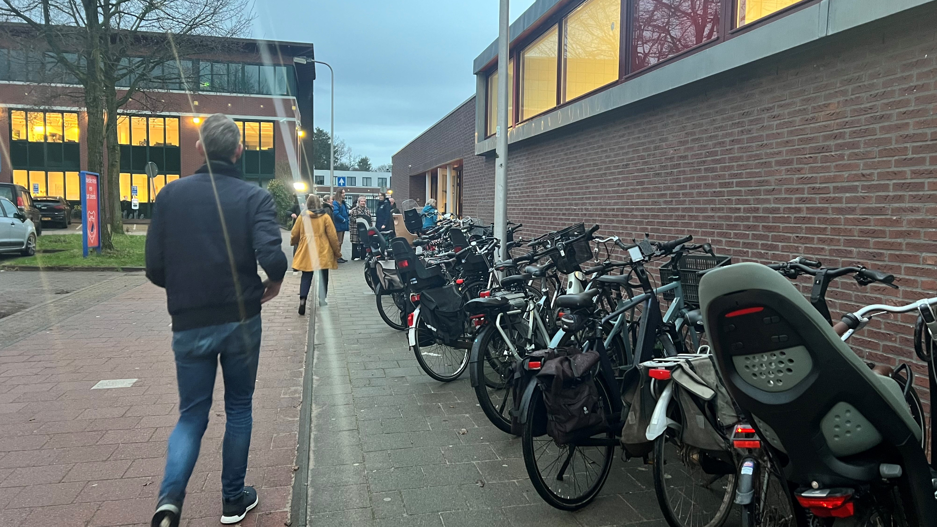 Drukte bij bewonersbijeenkomst Den Dolder, gemeente wijkt uit naar sporthal