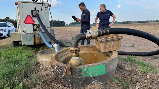 Met de dijkgraaf op jacht naar illegale waterpompen in kurkdroog Limburg: 'Iedere druppel telt' Home