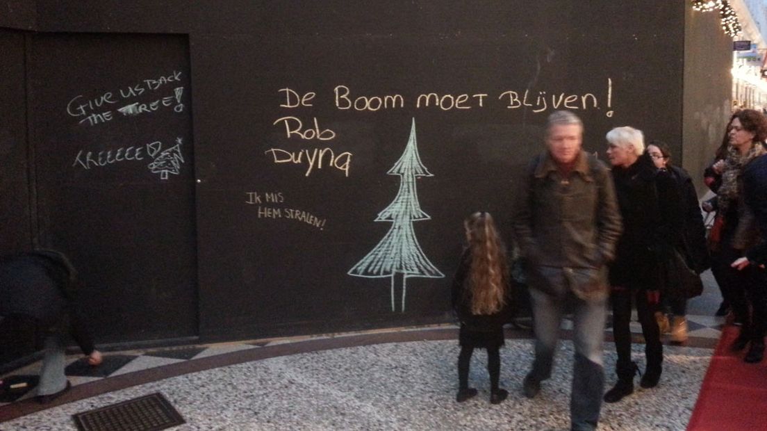 Actie voor de kerstboom in de Haagse Passage