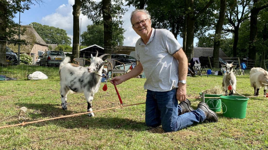Jans Kelder met zijn geit Charlotte van de Swinre Stee
