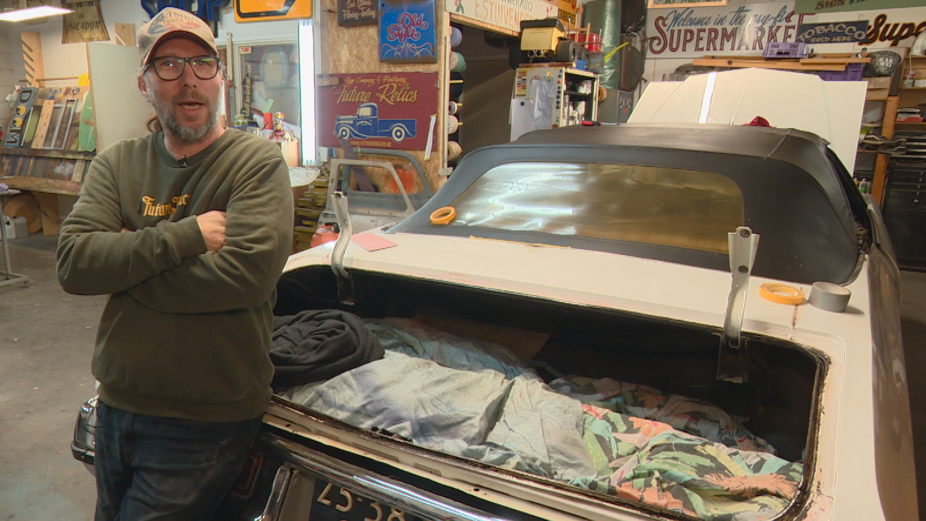 Teunis Spits is spesjalisearre yn it wer 'âld' meitsjen fan auto's