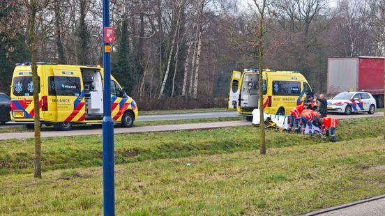 Automobilist gewond • driewieler in sloot