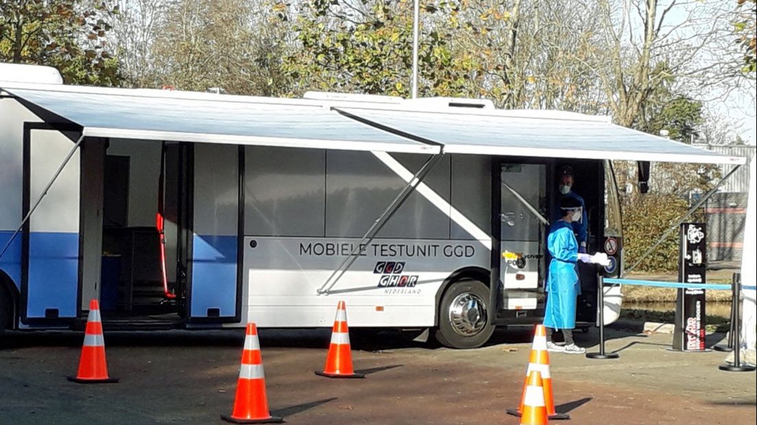 Een van de omgebouwde stadsbussen