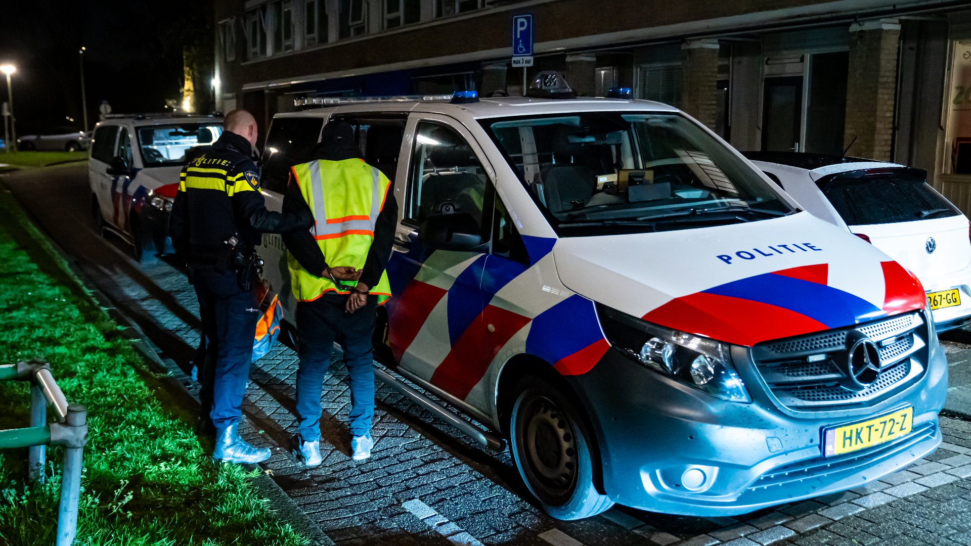 Na de steekpartij waarbij een vrouw gewond raakte, werd een man opgepakt