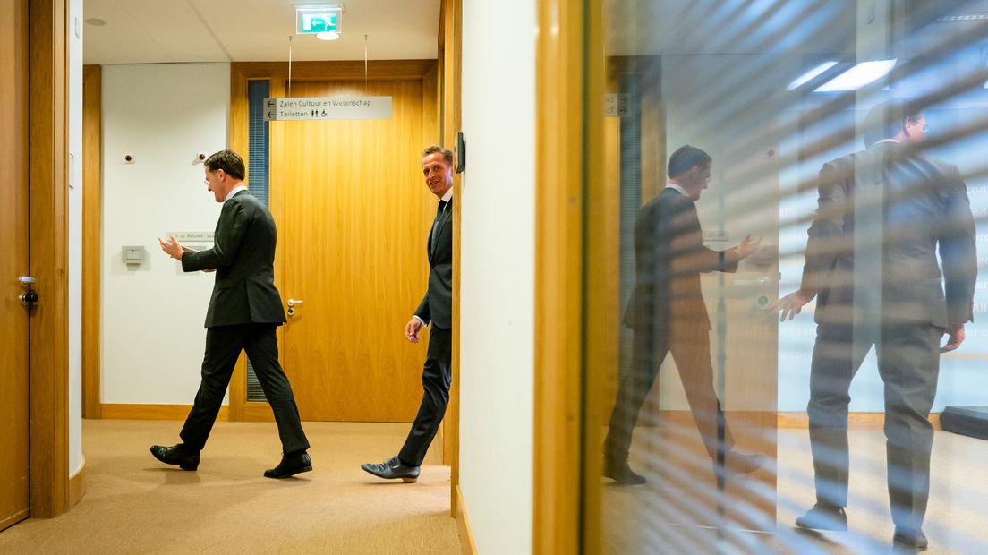 Premier Rutte en minister De Jonge na afloop van de persconferentie
