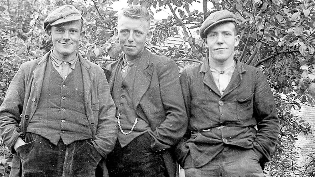 Drie mannen in Gees (Rechten: Collectie Gezinus Jansen)