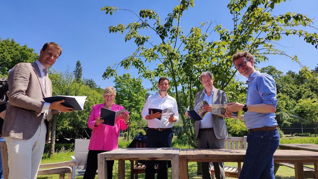 De onderhandelaars van CDA, GroenLinks, D66, VVD en PvdA met jullie adviezen