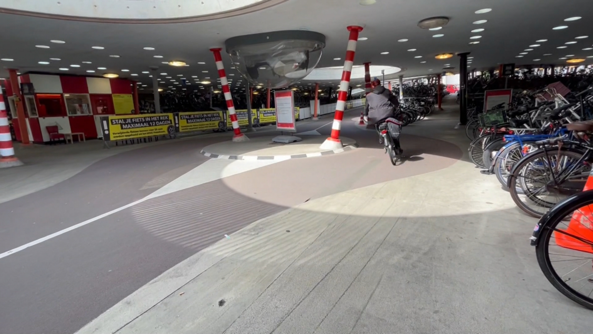 Fietstunnel station Groningen nog niet klaar door gesteggel over mogelijke schade stationsgebouw