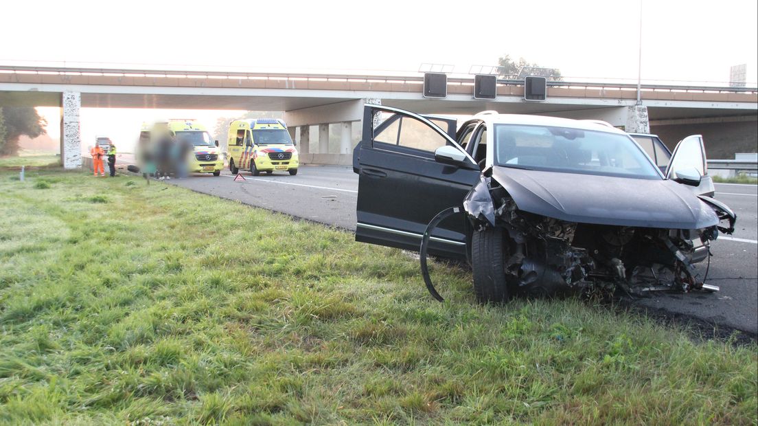 Een gewonde naar het ziekenhuis na crash op de A1