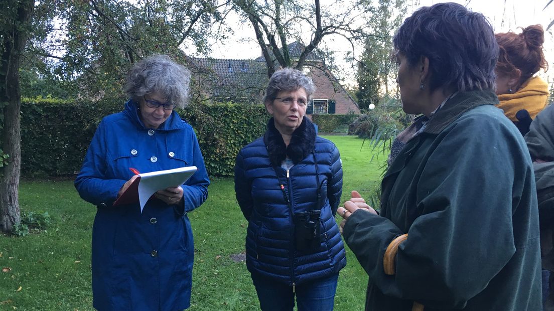 Vrijwilligers geven advies over vogelvriendelijke tuinen