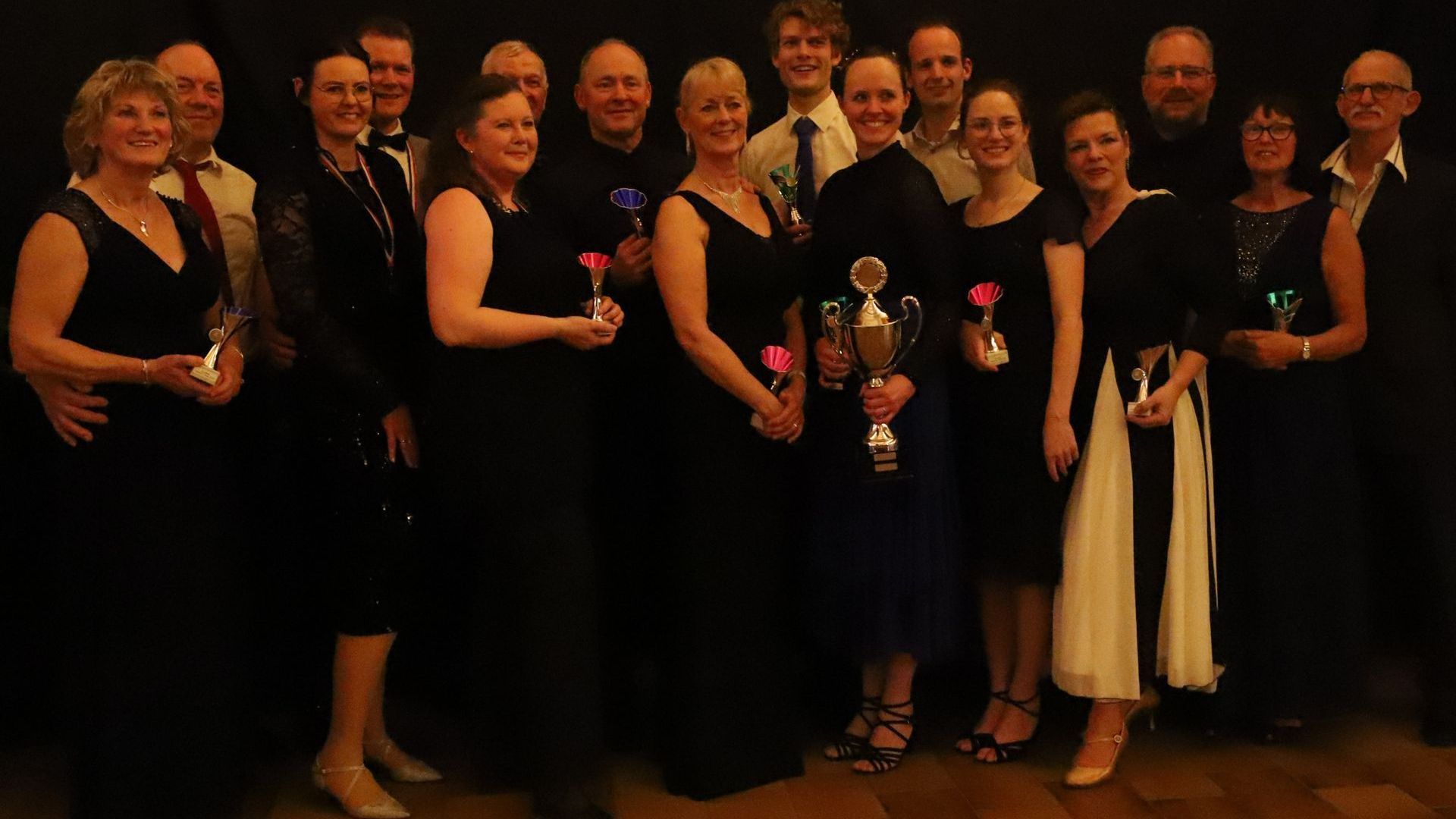 Dans en gezelligheid tijdens Gala-avond Dansstudio Vieberink in Aalten.