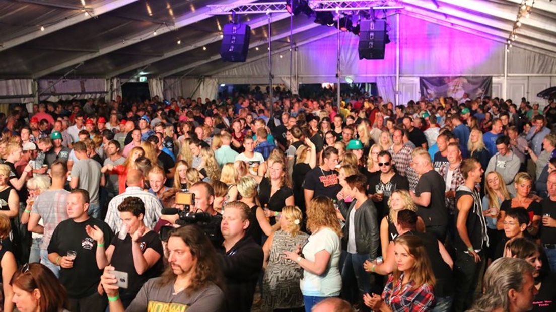 Publiek bij het Boerenrockfestival (Rechten: Van Oost Media)