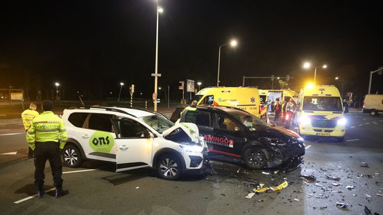 112-nieuws | Meerdere ambulances bij botsing. 112-nieuws | Meerdere ambulances bij botsing.