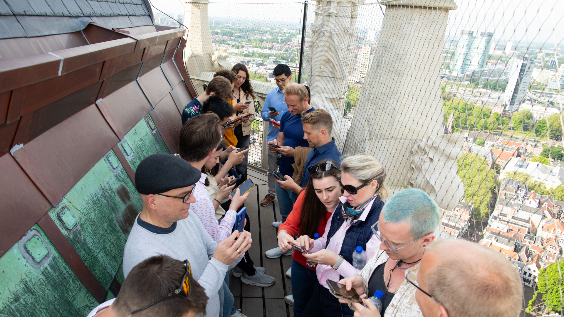 'Screenathon' in Domtoren van start, wetenschappers lezen duizenden artikelen