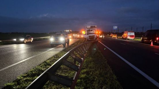 A15 tot in de middag deels afgesloten door ongeluk