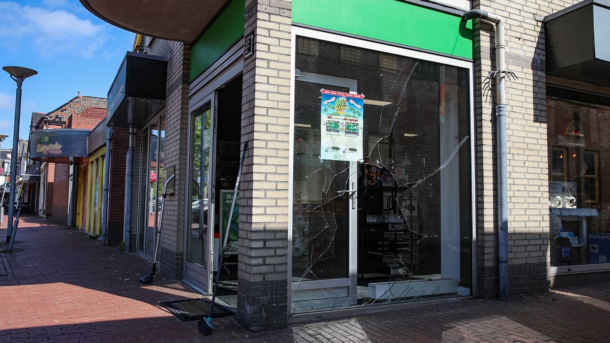 112-nieuws: Brand bij camperbedrijf Leek • Groningers bedreigen en bestelen man uit Franeker
