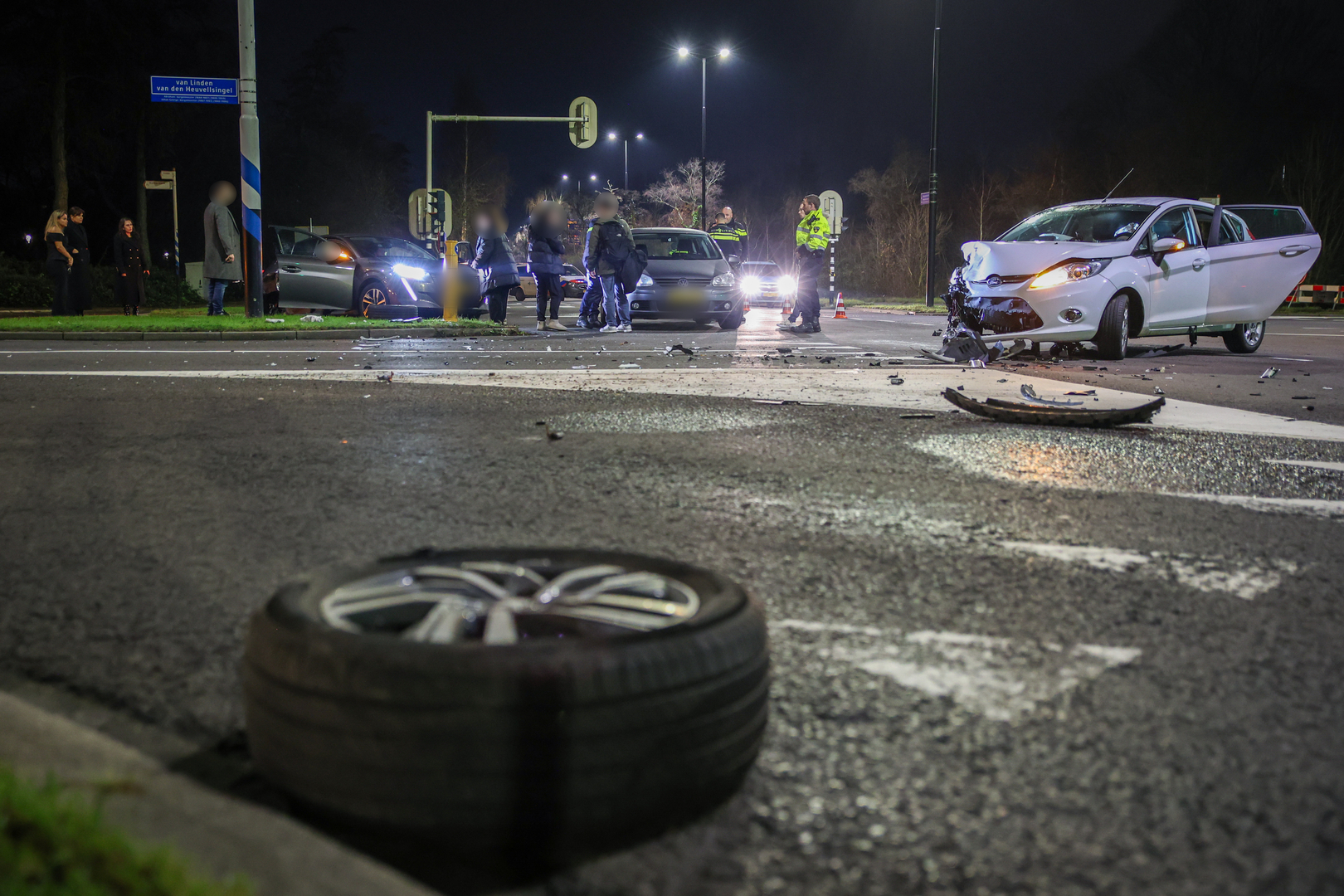 De aanrijding zorgde voor een ravage op de kruising.