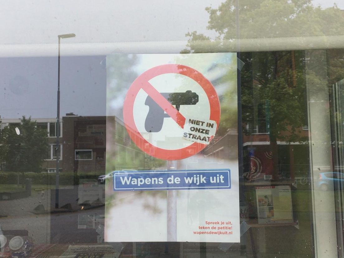 Inwoners en winkeliers uit Rotterdam-West zijn het wapengeweld beu.