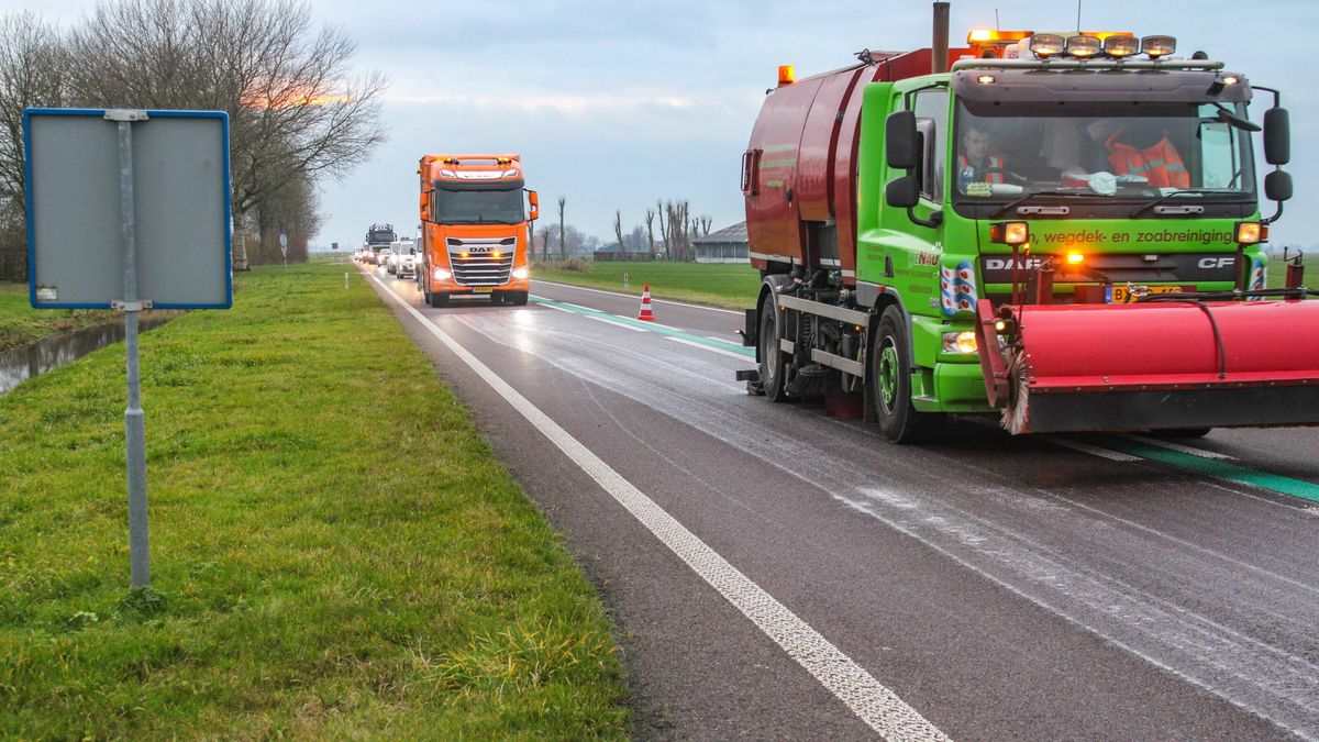 Overlast door vetspoor tussen Bolsward en Winsum | Vegan Streaker veroordeeld voor actie bij Cambuur