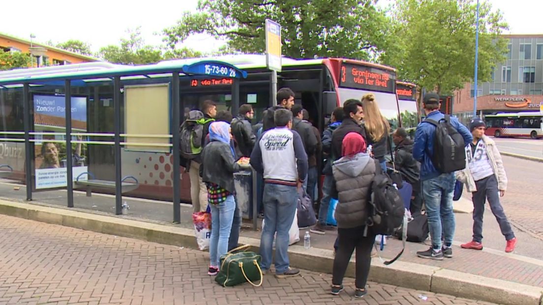 Asielzoekers op weg naar Ter Apel (archieffoto RTV Drenthe)