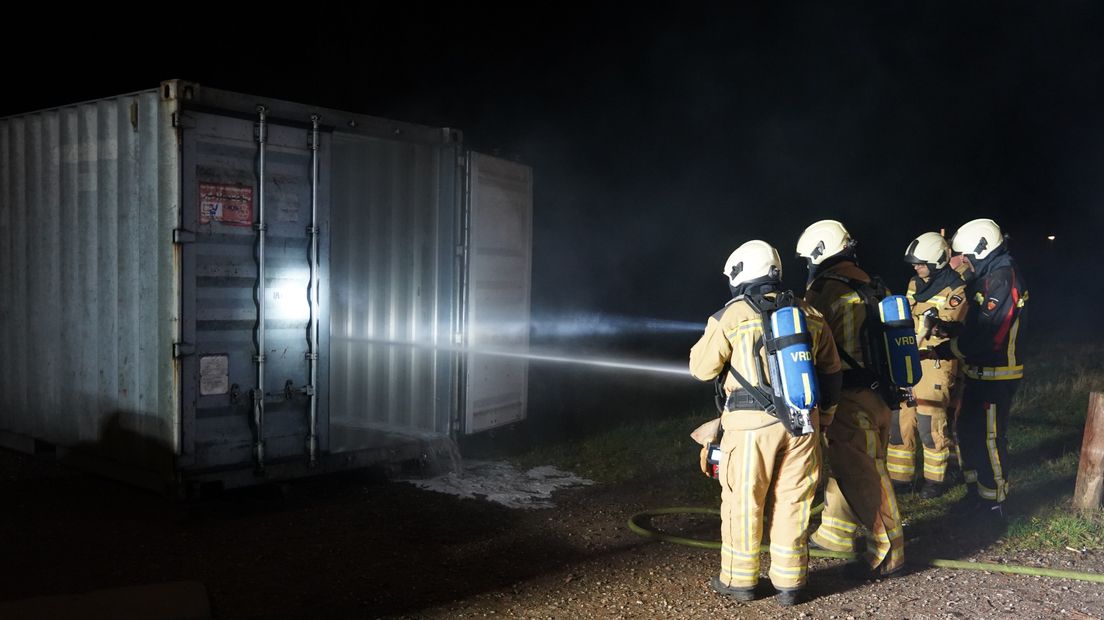 De brandweer bluste het vuur