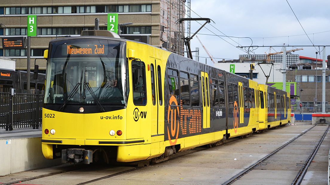 De sneltram tussen Utrecht en Nieuwegein.