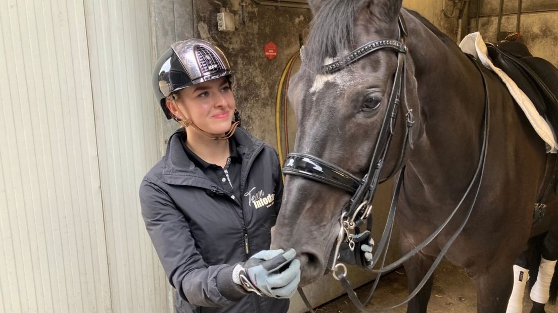 paardensport Julia Bouthoorn S-klasse