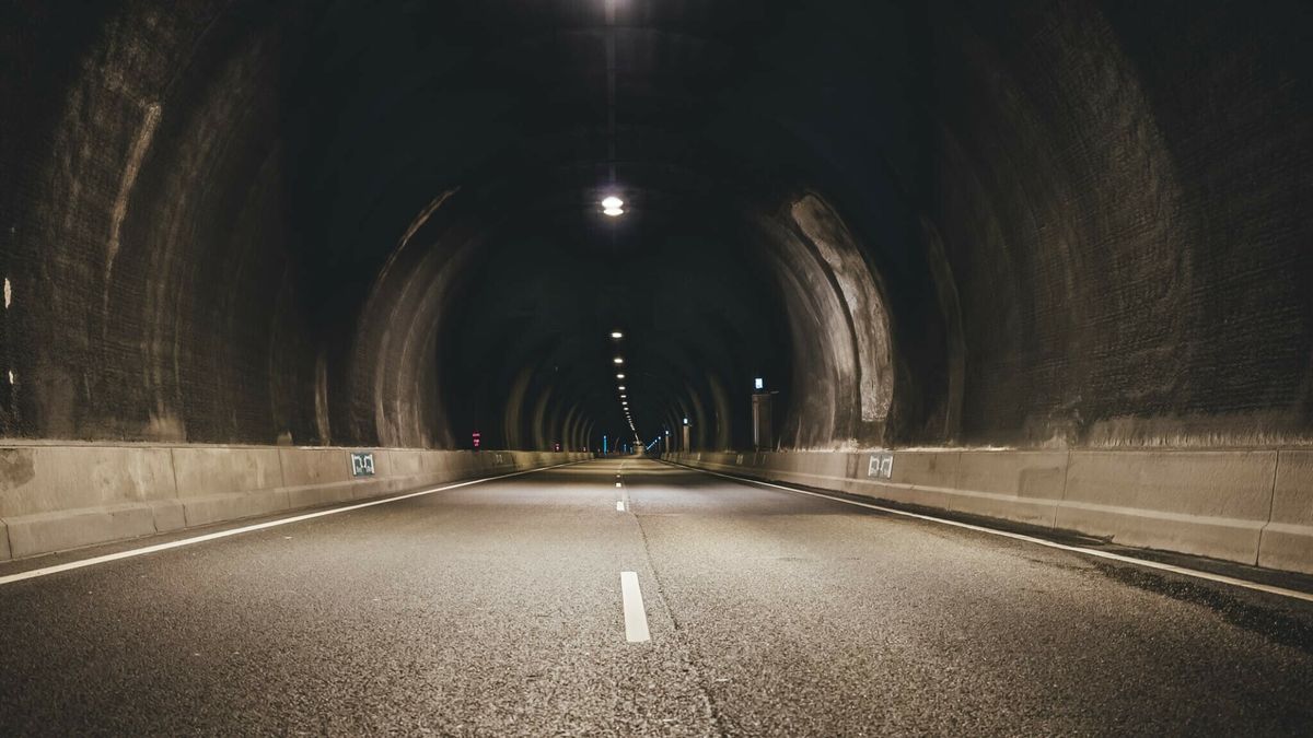Files bij Westerscheldetunnel richting Terneuzen door vrachtwagen met pech