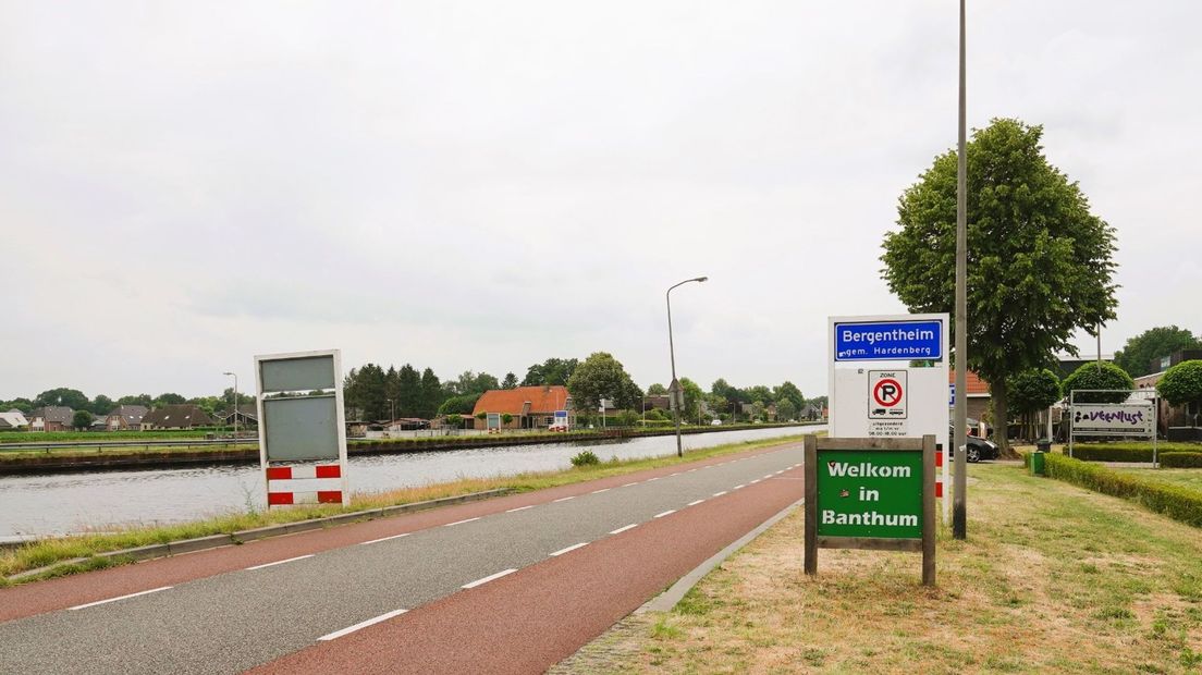 Bergentheim, of Banthum zoals de dorpelingen het zelf noemen, gelegen aan het kanaal Almelo-De Haandrik.