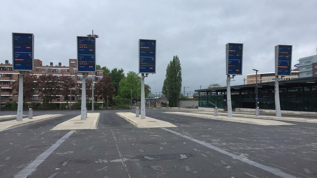 Openbaar streekvervoer in Twente dinsdag weer plat door staking chauffeurs