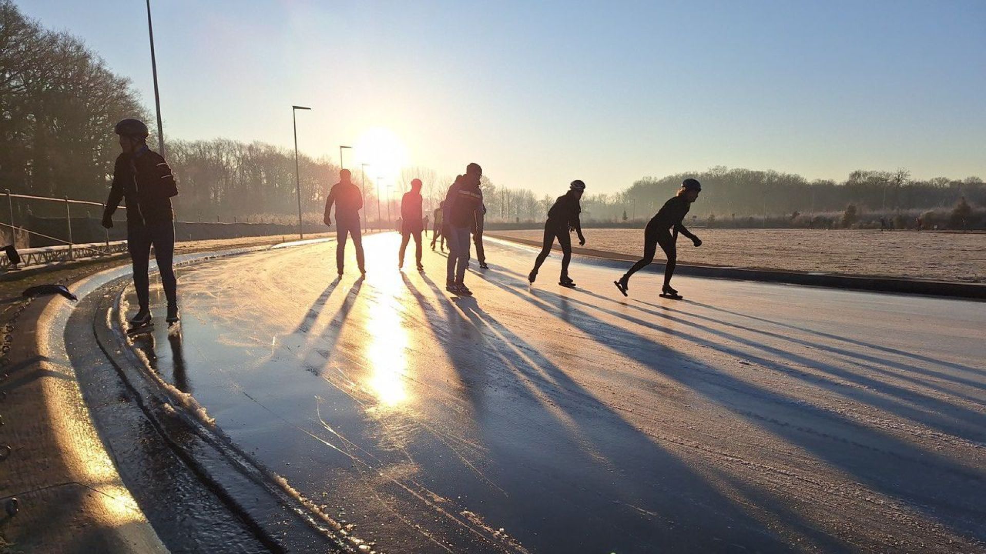 Prachtige schaatsbeelden op de ijsbaan in Winterswijk.