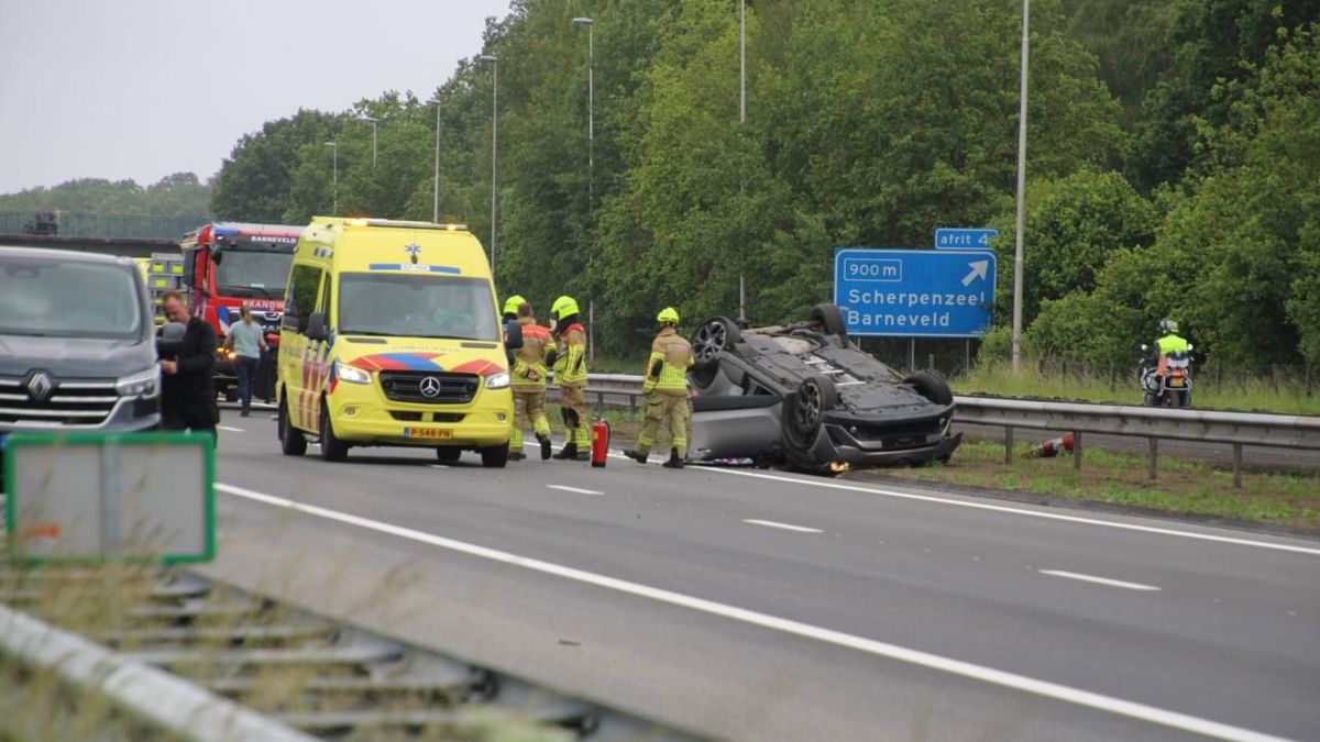 Automobilist in ziekenhuis overleden na zwaar ongeluk A30