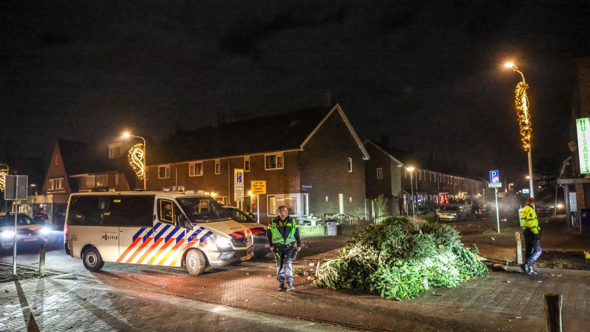 Politie bekogeld met vuurwerk in Amersfoort