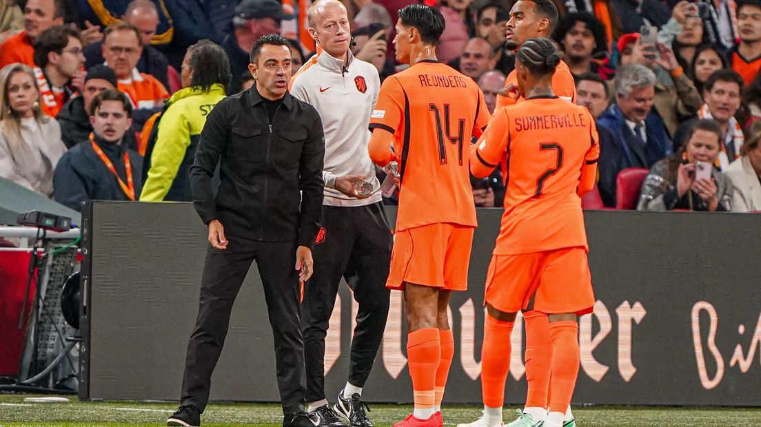 Reijnders in gesprek met Xavi