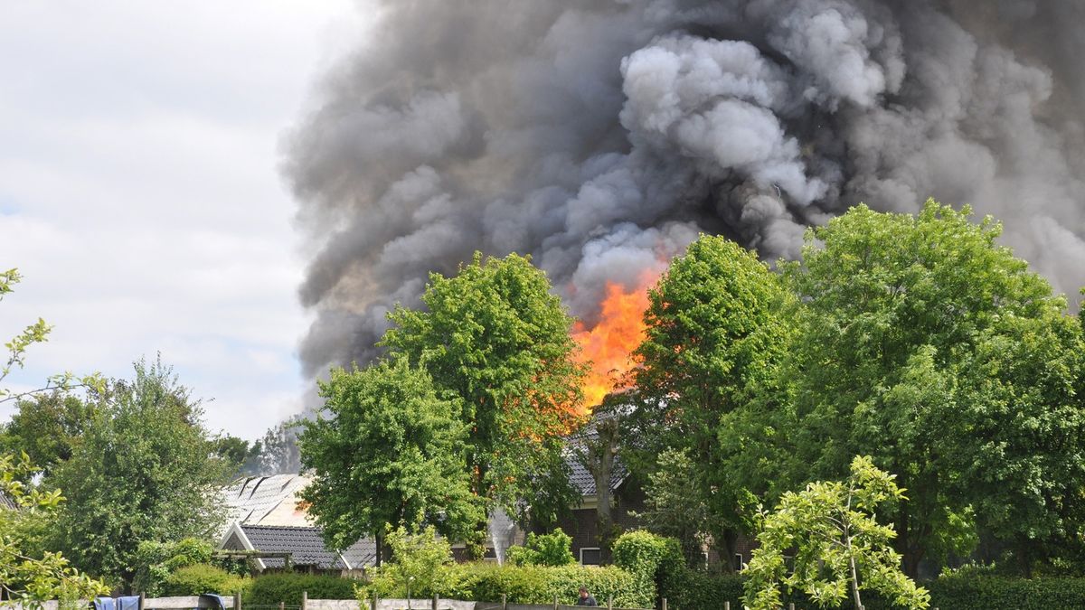 Grote brand in boerderij Gieterveen