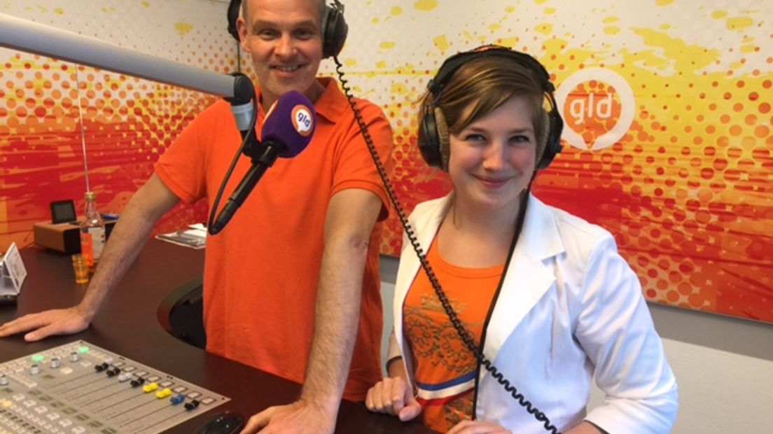 Presentator Eric van den Berg en Hilde Nagelkerke van Omroep Gelderland.