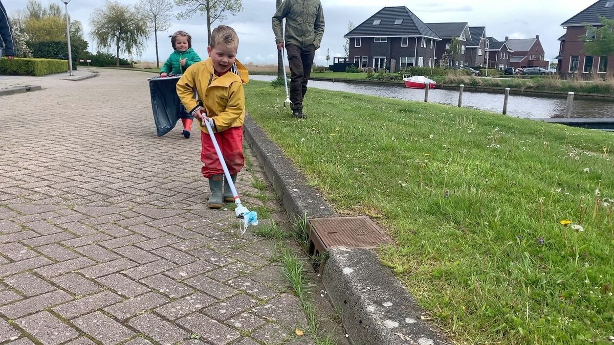 Wirdumers en Swichumers maken eigen dorp schoon: 