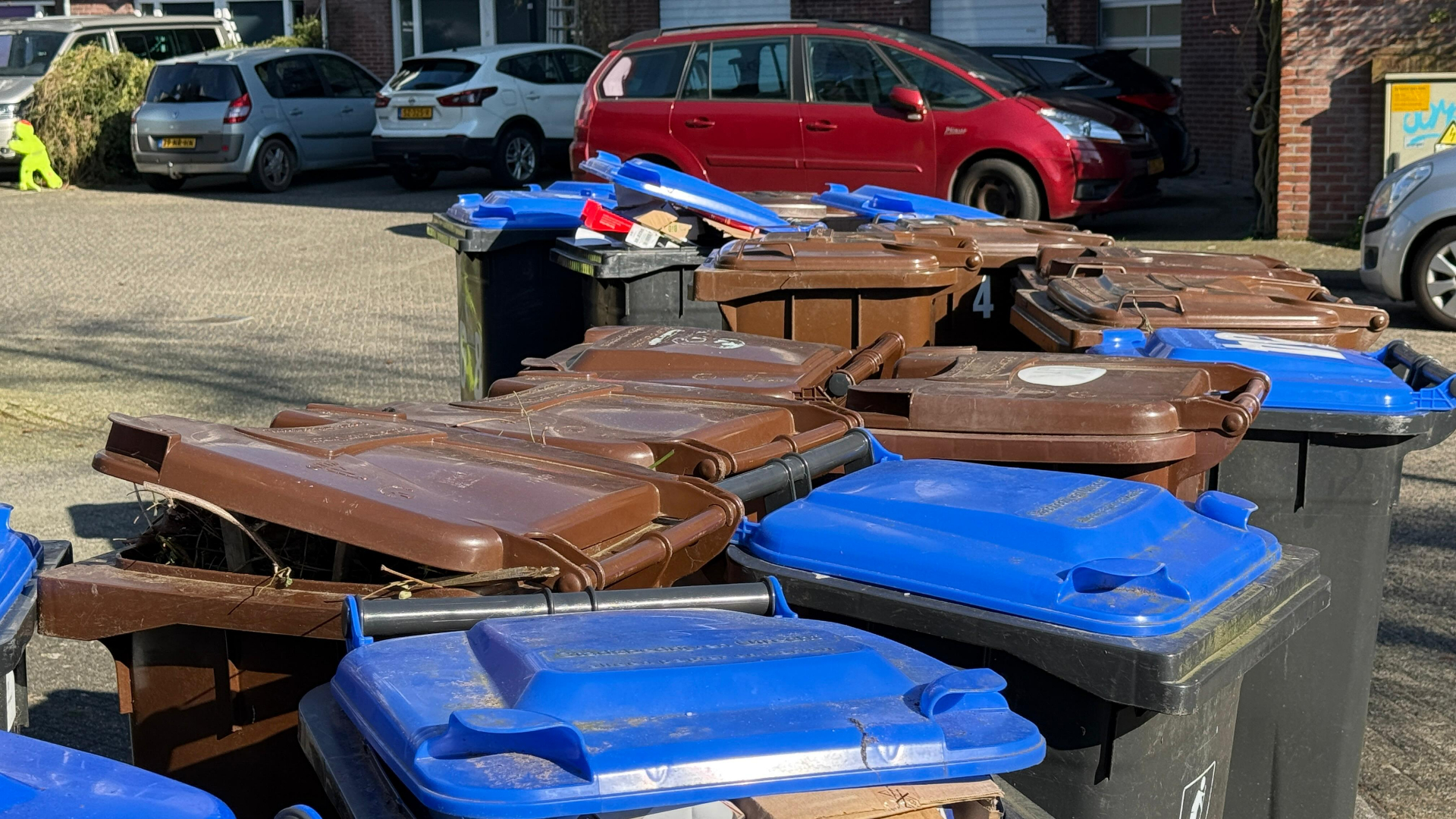 Bruine kliko's in Utrechtse wijk Zuilen al weken niet opgehaald