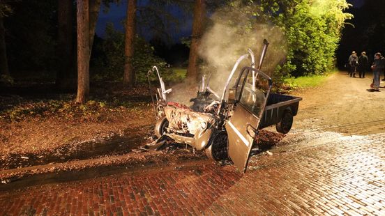 Brommobiel in vlammen op