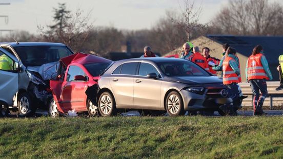 Flinke vertraging op A1 na ongeval. Flinke vertraging op A1 na ongeval.