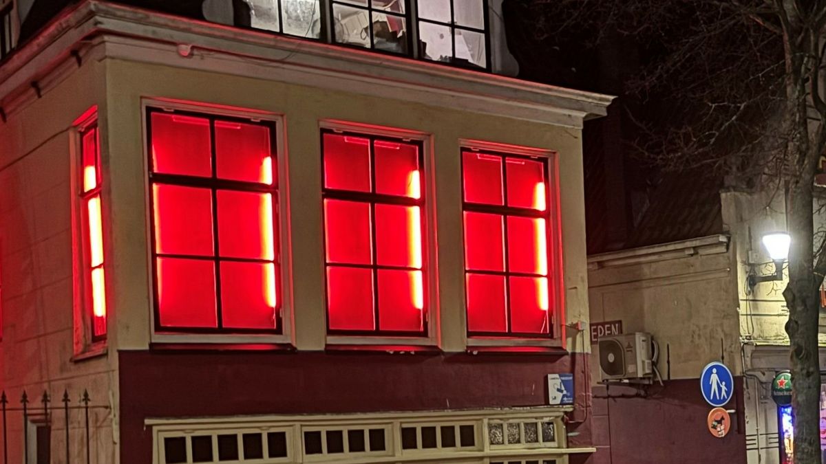 Gemeente Leeuwarden wil minder prostitutie, maar krijgt aanvraag voor 32 nieuwe ramen