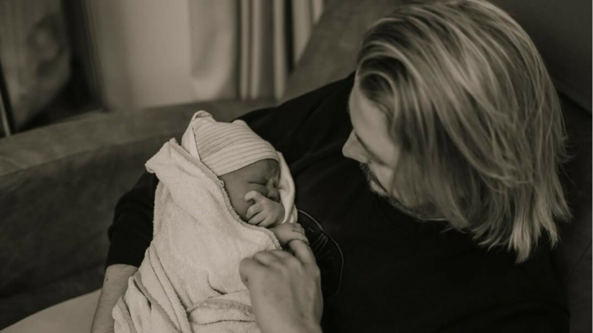 Zoon René Karst vernoemt dochter naar overleden vader