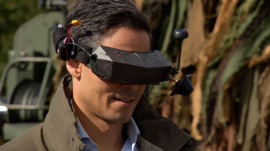 ‘Zo, dat is een haarscherp beeld’: Rob Jetten kijkt mee met droneaanval in ’t Harde