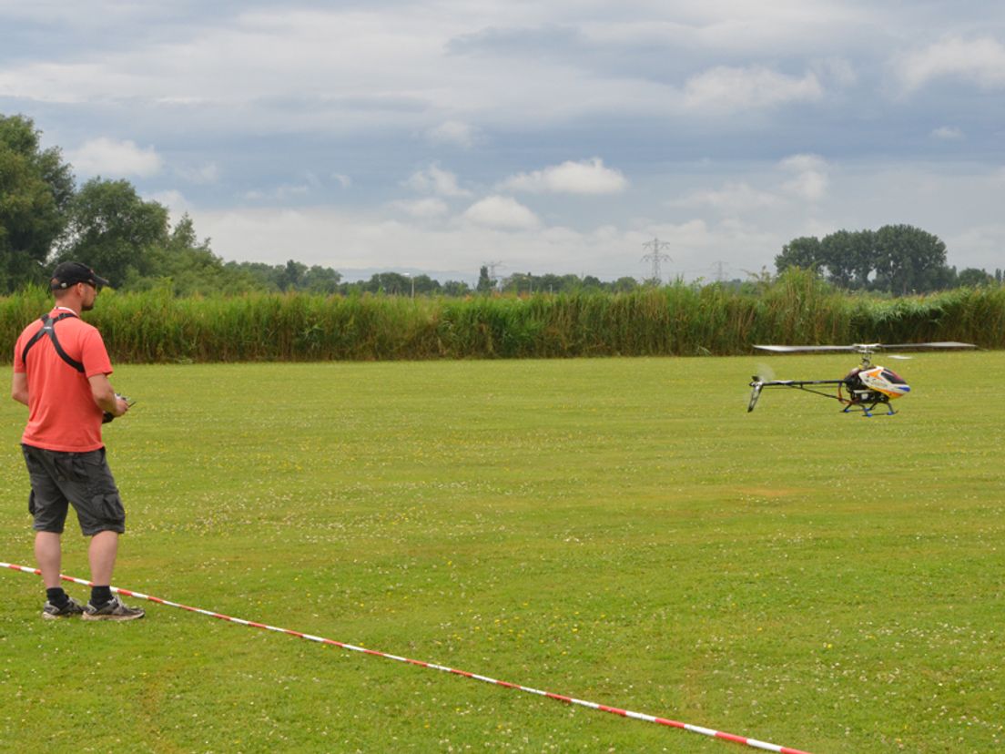 Stuntvliegen met minihelikopters
