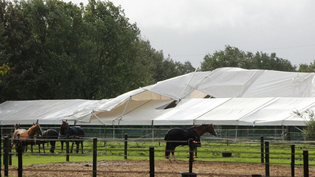 Omgewaaide tent in Mariënheem