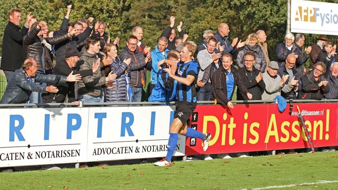 Marco van der Heide na weer een goal voor ACV