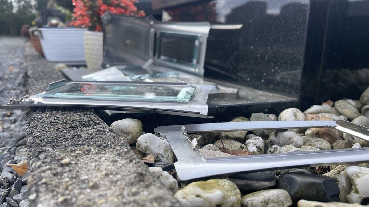 Tientallen beeldjes en kaarshouders op kerkhof in Musselkanaal vernield