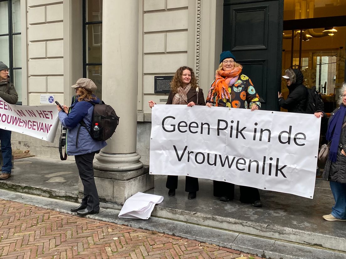 Demonstratie bij rechtbank na uitspraak over Chileense prostituee