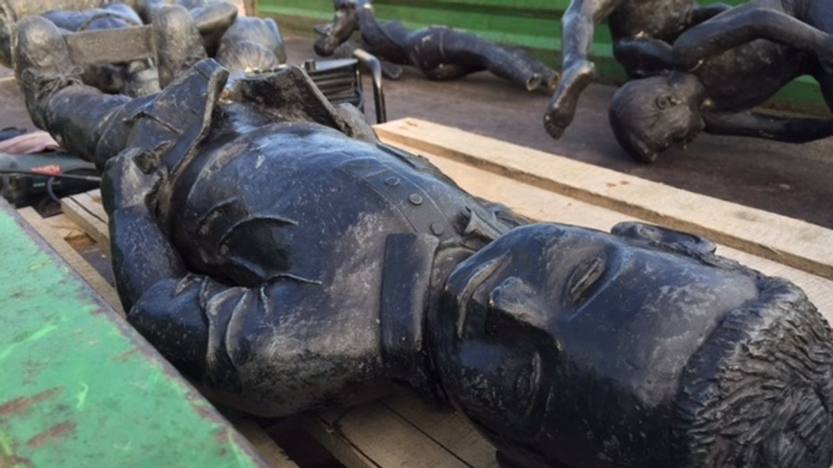 Bronzen beelden van sokkel verdwenen in Baarland (video)